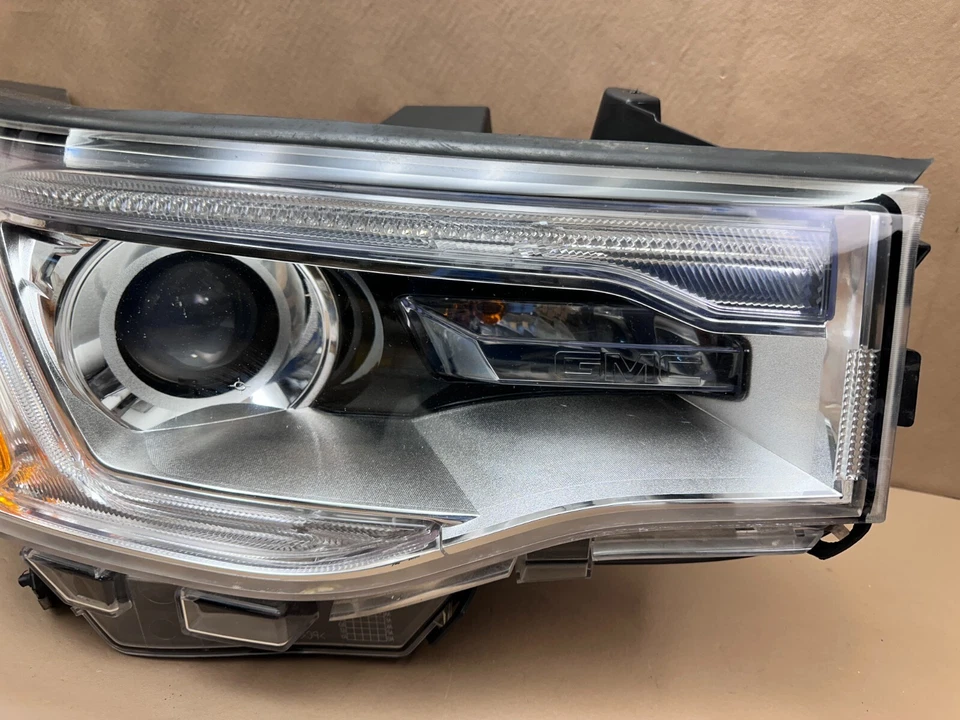 Faro halógeno LED OEM GM 2017 2018 2019 GMC Acadia pasajero derecho 84075082 Foto 3 de 4
