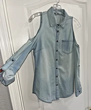 Active USA Women’s Western Shirt Blue Denim Distressed Cold Shoulder Blouse SZ S