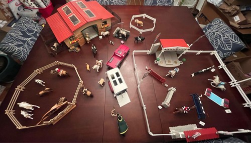 Shleich Large Set Horse Stable Coral Truck Trailer Horses, show jumping set
