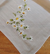 Vgt White Organdy With Embroidered Daisies Hankie Handkerchief