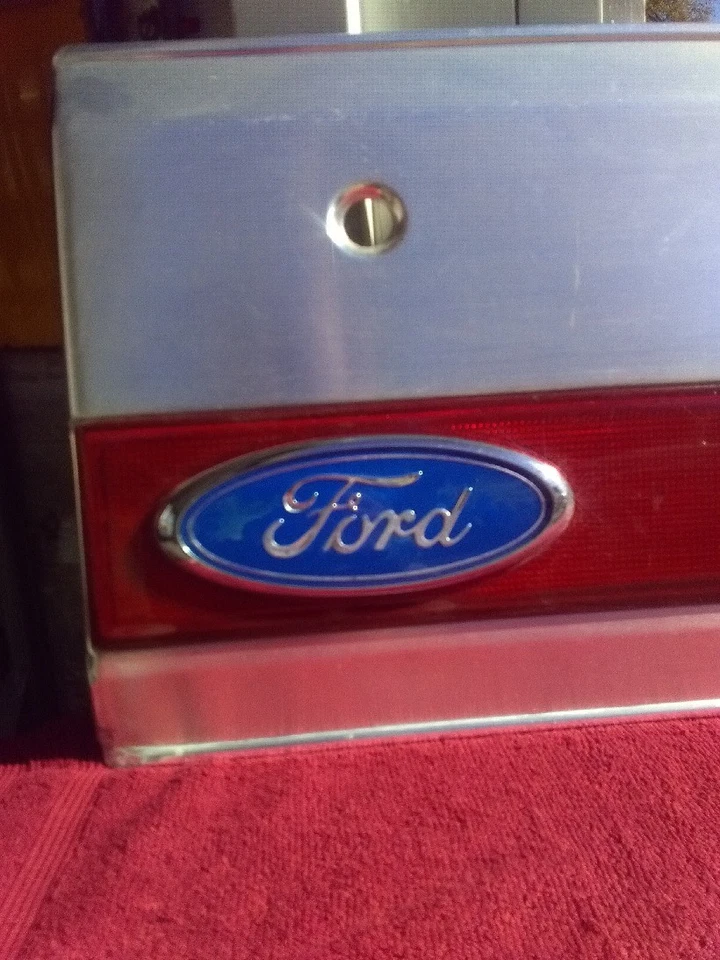 Ford Bronco aluminum tailgate panel red reflector nice condition 1987-1996 - Image 4 of 4
