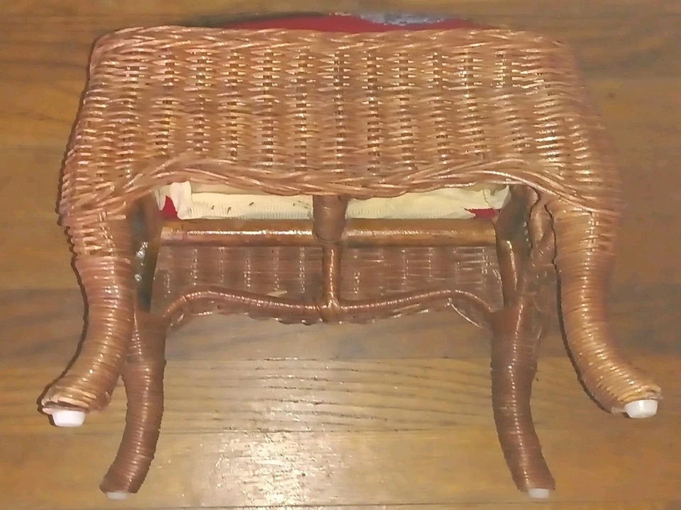 Vintage Cat Cushioned Needlepoint Woven Wicker Footstool/Ottoman  13”x 12”x 11” - Image 4 of 4