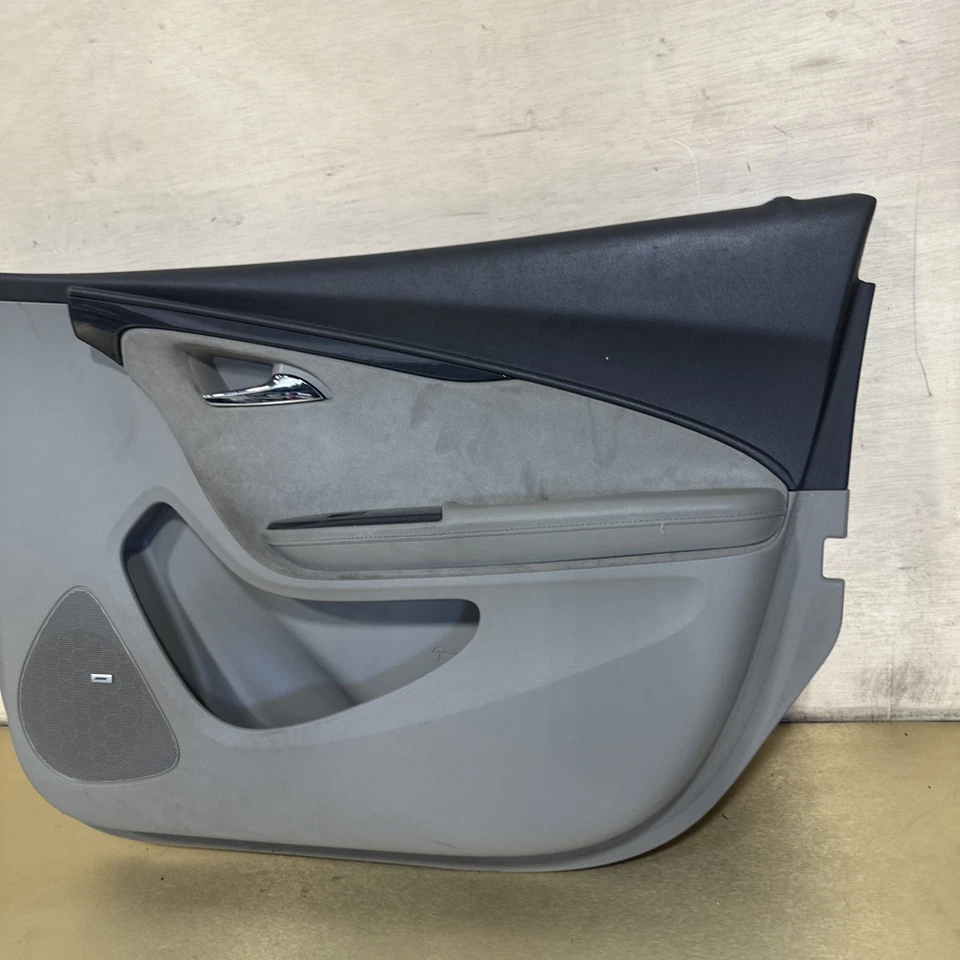 2011- 2015 Chevrolet Volt Front Right  Door Panel Assembly OEM - Image 4 of 4