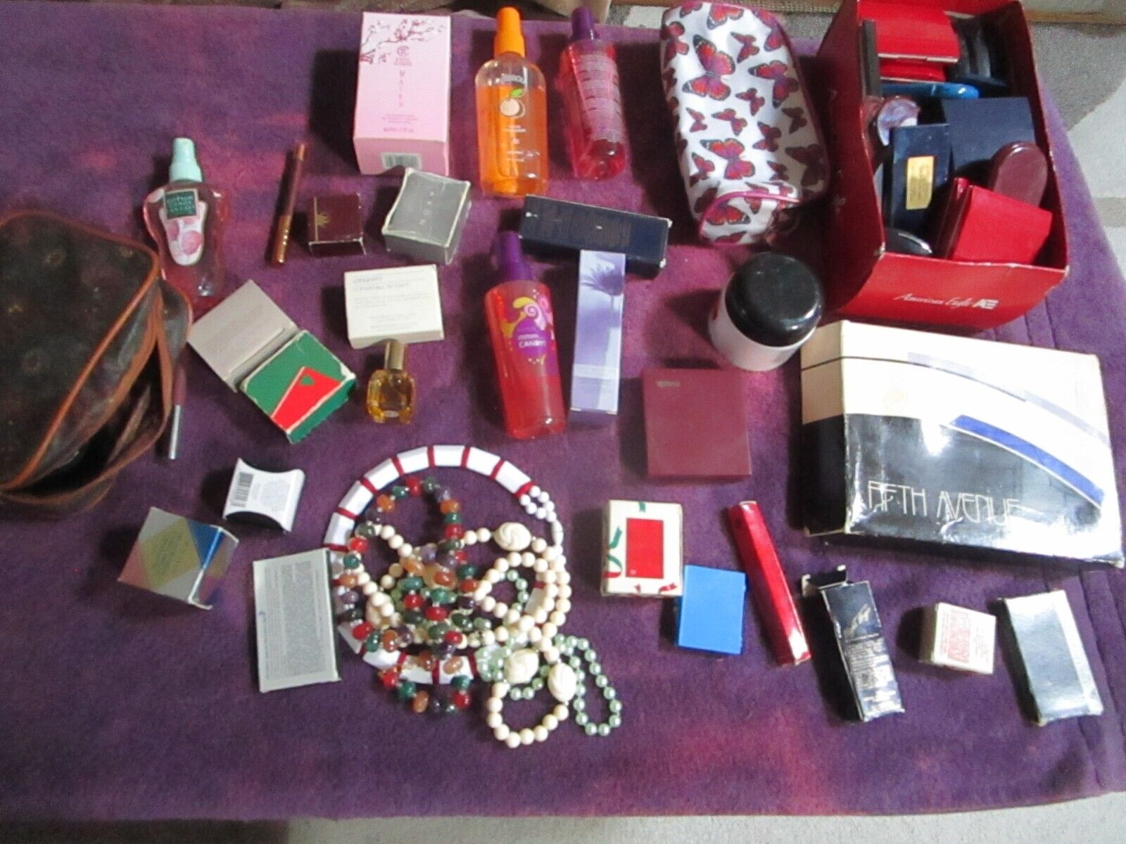 HUGE LOT OF VINTAGE PERFUMES, BOTTLES, AVON, JEWELRY, COLLECTABLES, +++