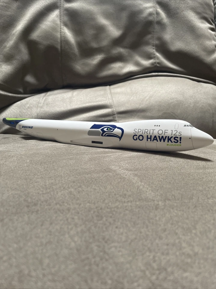 Hogan 1/200 Plane Boeing B747-8 Seattle Seahawks    Note: Missing Parts - Image 3 of 3