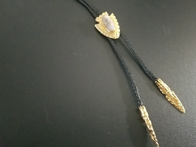 Vintage Gold-tone Arrowhead Bolo Tie With Oval Polished Agate Stone Cabochon 