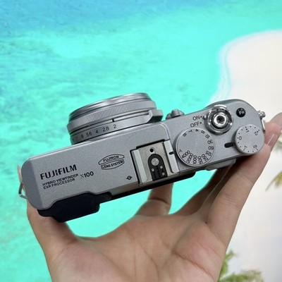 Fujifilm X100 12.3MP APS-C CMOS EXR 4x Optical Zoom Digital Camera