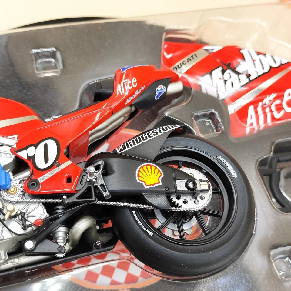 MINICHAMPS 1/12 Ducati Desmo16 GP7 Casey Stoner MotoGP 2007 Marlboro 122070027 - Image 4 of 4