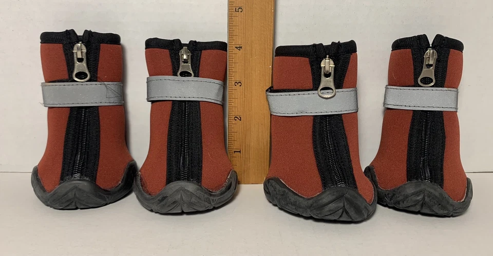 Botas de neopreno para perro Zack & Zoey ThermaPet, rojas medianas con tira reflectora cachorro Foto 3 de 4