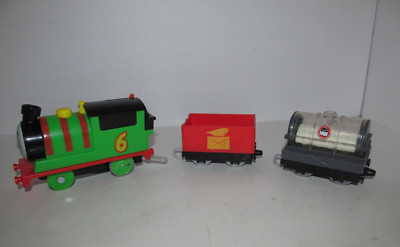 Thomas Train Motorized Engine Percy Green 6 Mattel 2021 w/2 Cars