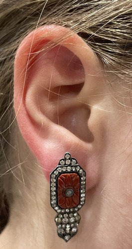 Gorgeous Antique Sterling Silver Etched Coral CZ Crystals Screw Back Earrings - Picture 3 of 6