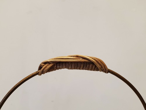 Decorative Gold Tone Metal Wire Basket with Wicker Woven Base - 第 12/12 張圖片