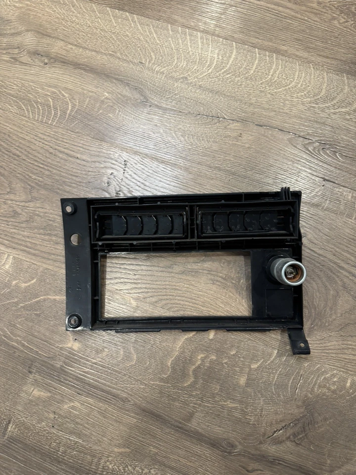 Chevrolet S10 GMC S15 1988-1994 radio tablero embellecedor bisel con encendedor OEM #15595798 Foto 3 de 4