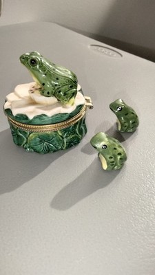 Vintage Green Frog On A Lily Pad Three Piece Hinged Porcelain Trinket Box