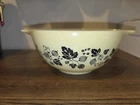 Vintage PYREX Gooseberry Cinderella Mixing Nesting Bowl 1.5QT Yellow Black #442