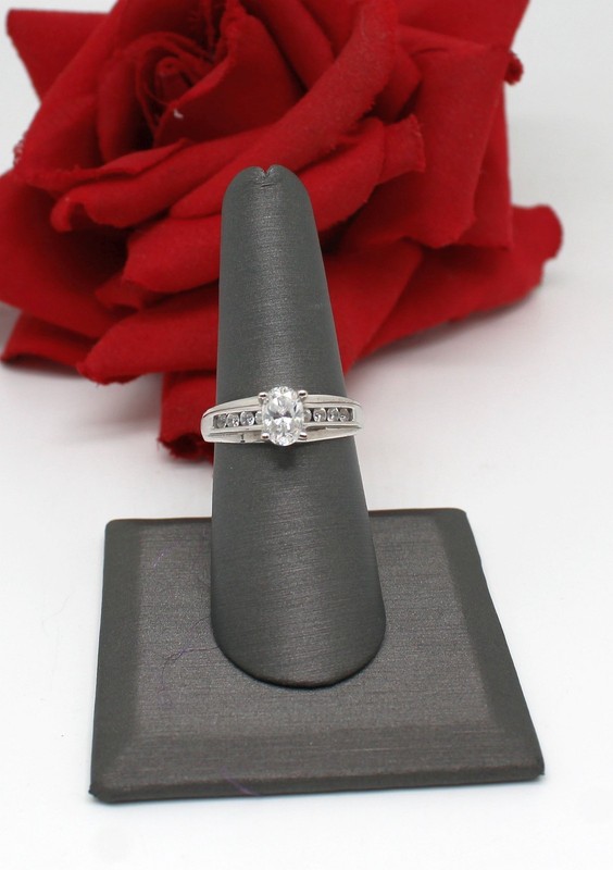 14k White   Gold Cubic Zirconia DQ CZ  3.72g  Ring Size 8.5  CAT RESCUE