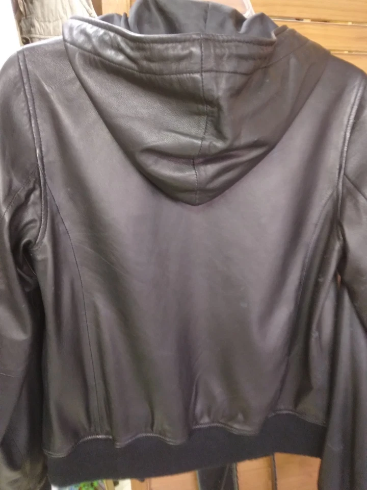 Chaqueta de cuero para mujer negra talla pequeños bolsillos Foto 2 de 3