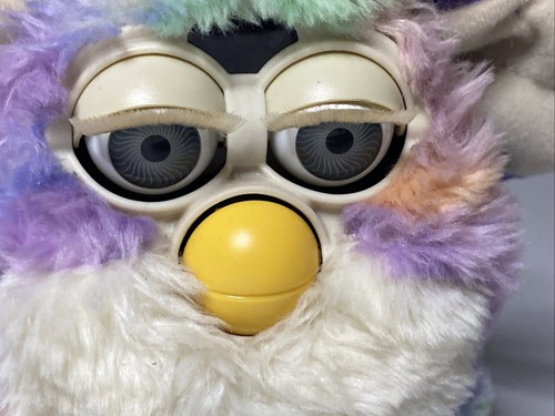 Furby Tie-Dye Pastel Rainbow 70-800 1999 raro funciona con etiquetas - Imagen 2 de 16