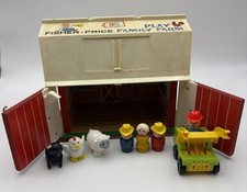 Vintage 1967 Fisher Price Little People Play Family Farm Barn 915