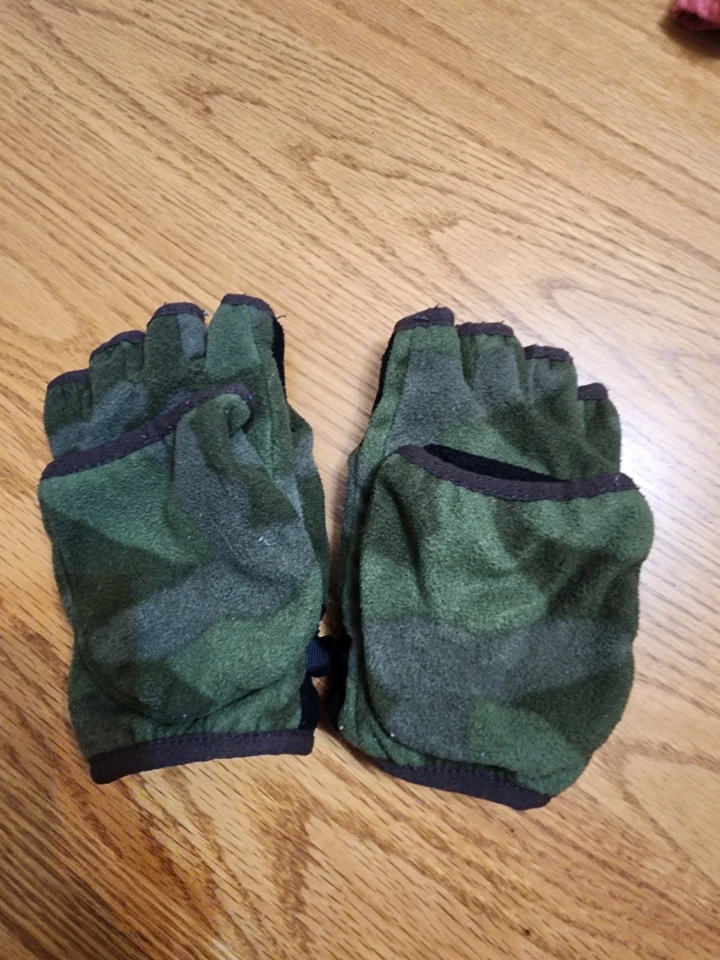 Guantes convertibles Gap Kids manopla mediana camuflaje guante sin dedos Foto 2 de 4