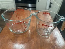 PYREX 4-cup And 2 Cup Glass Measuring Cups-Excellent Condition