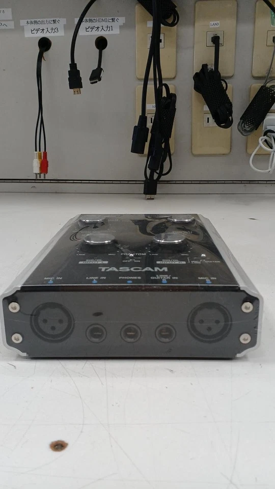 TASCAM US-122 MK II USB Audio Interface 24BIT/96KHZ 2XLR Mic Inputs+48V Guitar - Image 3 of 4