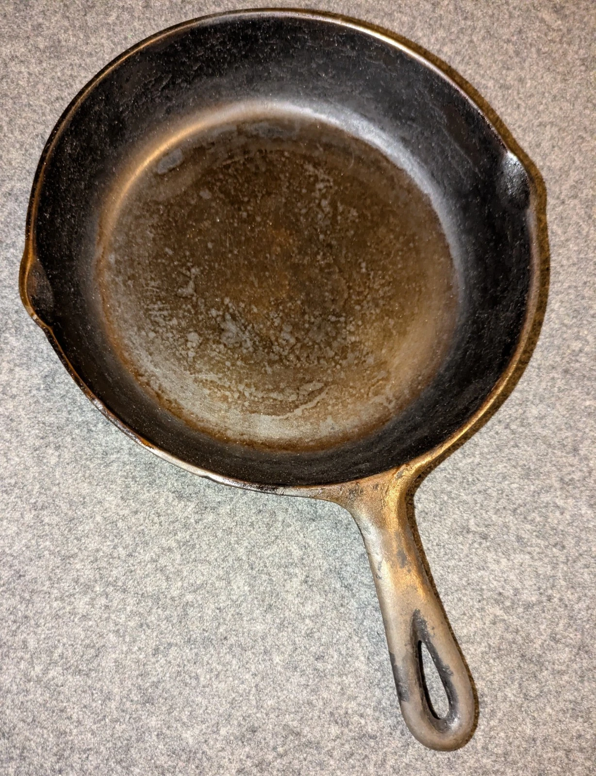 Unmarked Wagner Cast Iron Skillet No. 7 With Heat Ring