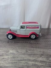 ERTL Diecast '32 Ford Panel Delivery Truck 1/25 Scale Ben Franklin Locking Bank