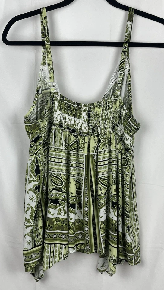 Top Babydoll grande para mujer Cato inspirado en Y2K verde hadas cachemira floral Foto 2 de 4