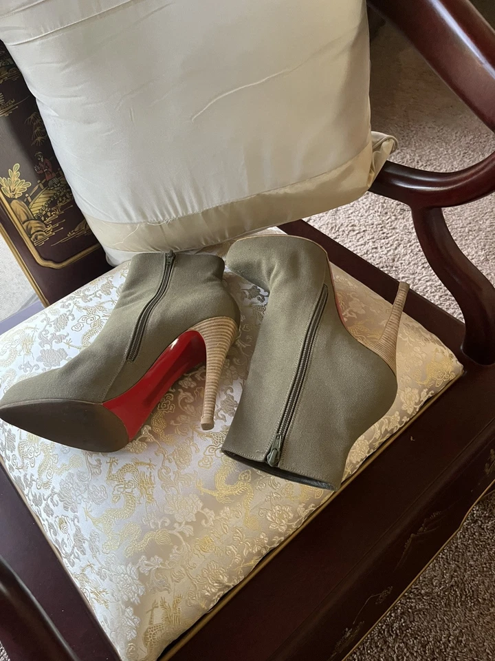 Christian Louboutin - Hermosos Botines Verdes, Cremallera Lateral Talla 39 Tela Foto 4 de 4