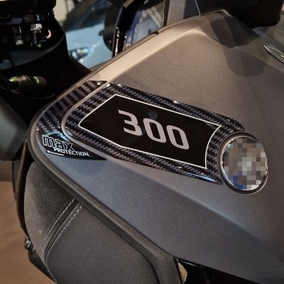 3D-Aufkleber kompatibel Yamaha XMax 300/125 2021-2026 Seitliche Kantenschützer
