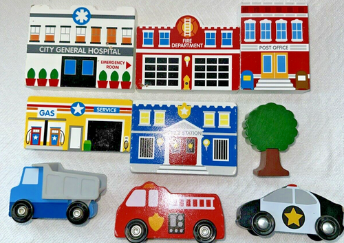 Melissa and Doug Take Along Town Includes 5 Buildings, 3 Vehicles, 1 Tree