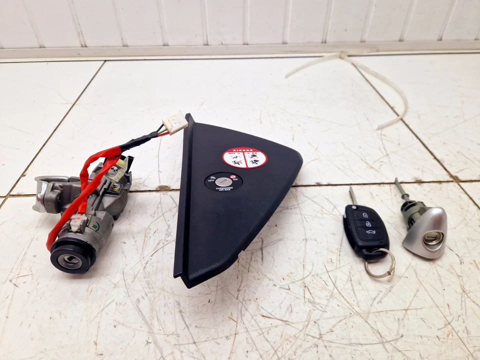 Hyundai IX35 MK1 Ignition Lock Set & Passenger Airbag Switch - Image 2 of 4