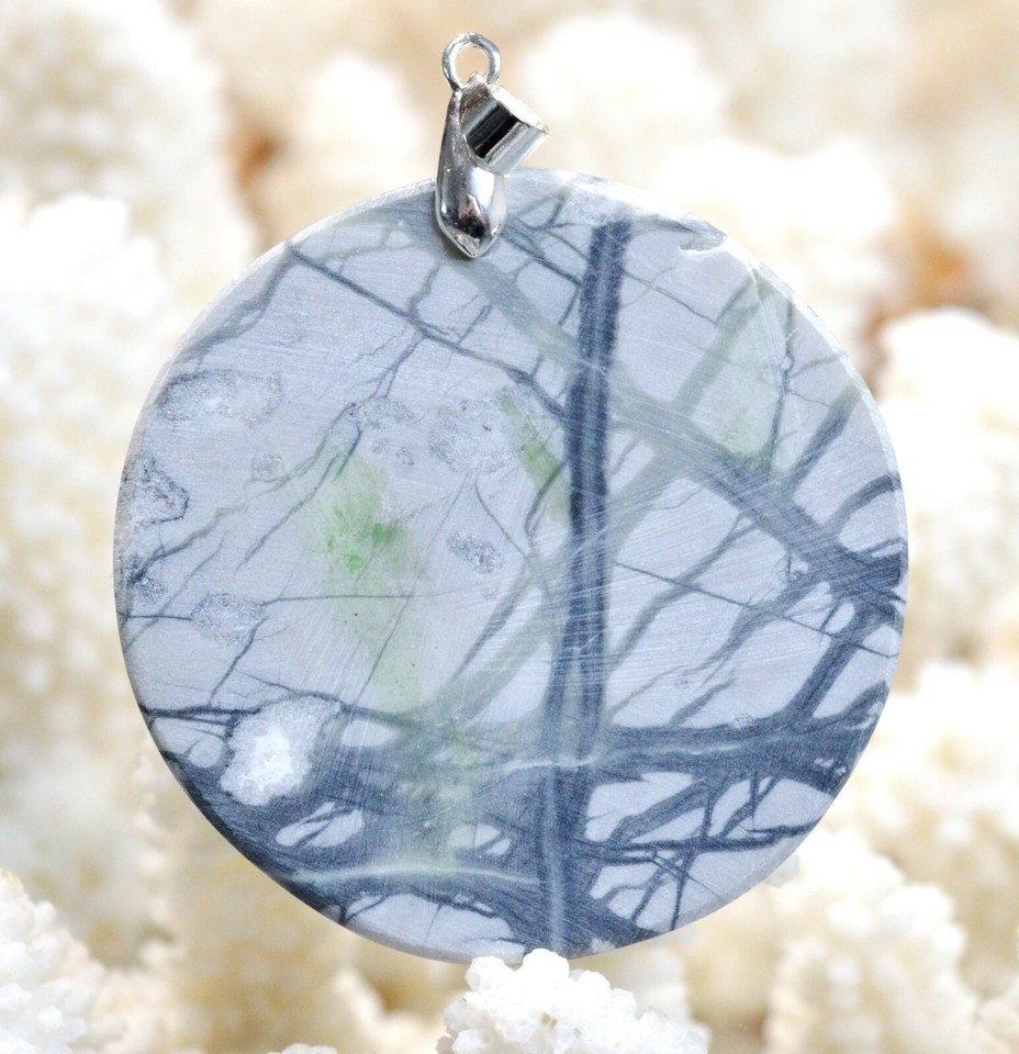 Ciondolo a foglia di giadeite verde ghiaccio: collana in Ciondolo a foglia di giadeite verde ghiaccio: collana in