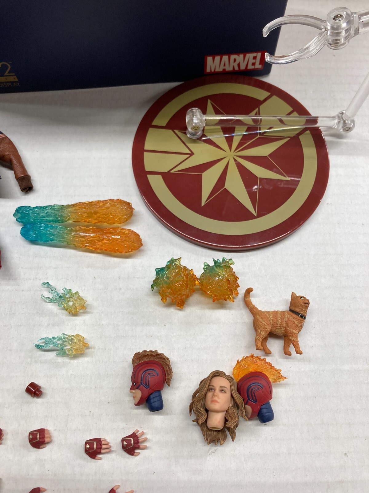 Captain Marvel 6 inch Action Figure Mezco Toyz One:12 Collective 