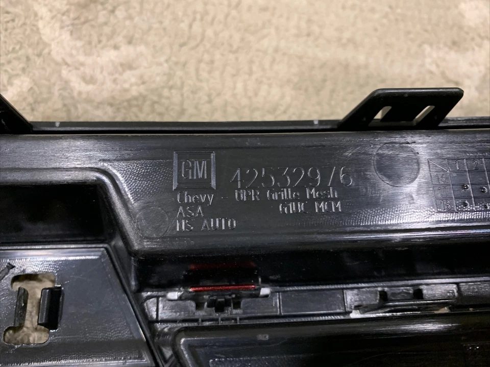 Parachoques delantero Chevrolet Trax 2017-2021 parrilla superior e inferior OEM Foto 3 de 4