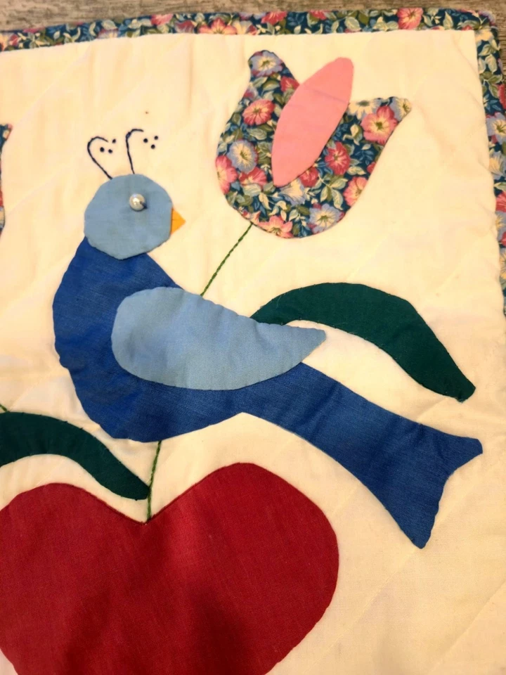 Arte popular vintage acolchado para colgar en la pared pájaro azul tulipán corazón hecho a mano arte en tela Foto 4 de 4