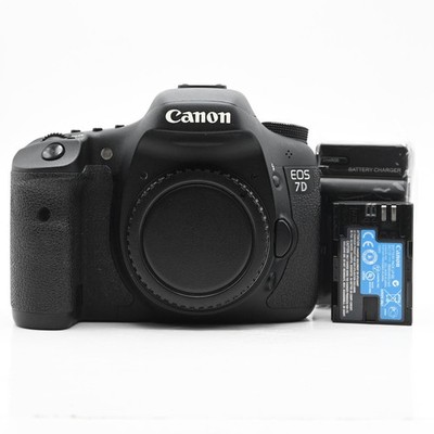Canon EOS 7D 18MP Digital SLR Camera Body #672