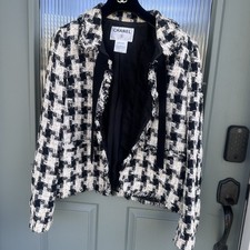 CHANEL 04A Black Cream Tweed Jacket Blazer Size 42 Silk Lined Hanger Extra T