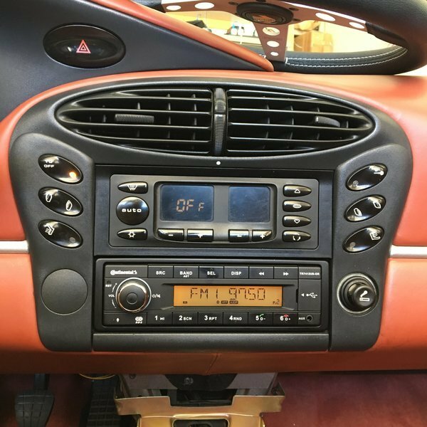 VDO CONTINENTAL TR7412UB-OR SHIPS FROM USA - RADIO *ORANGE DISPLAY