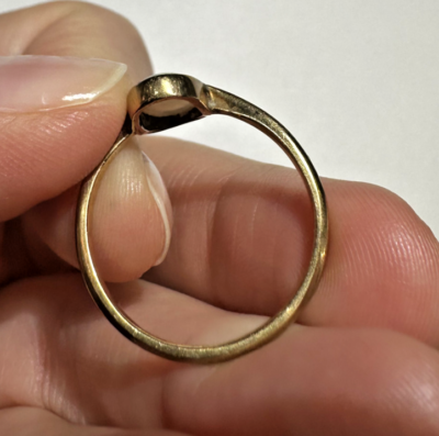 Bague Vintage En Or 9K Jaune - Opale Blanche Sculptée Solitaire - Taille 8.5