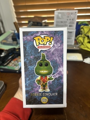 Funko Pop! Dinosaurs: Robbie Sinclair #962 Vinyl Figure W/Soft Pop Protector - Picture 6 of 12