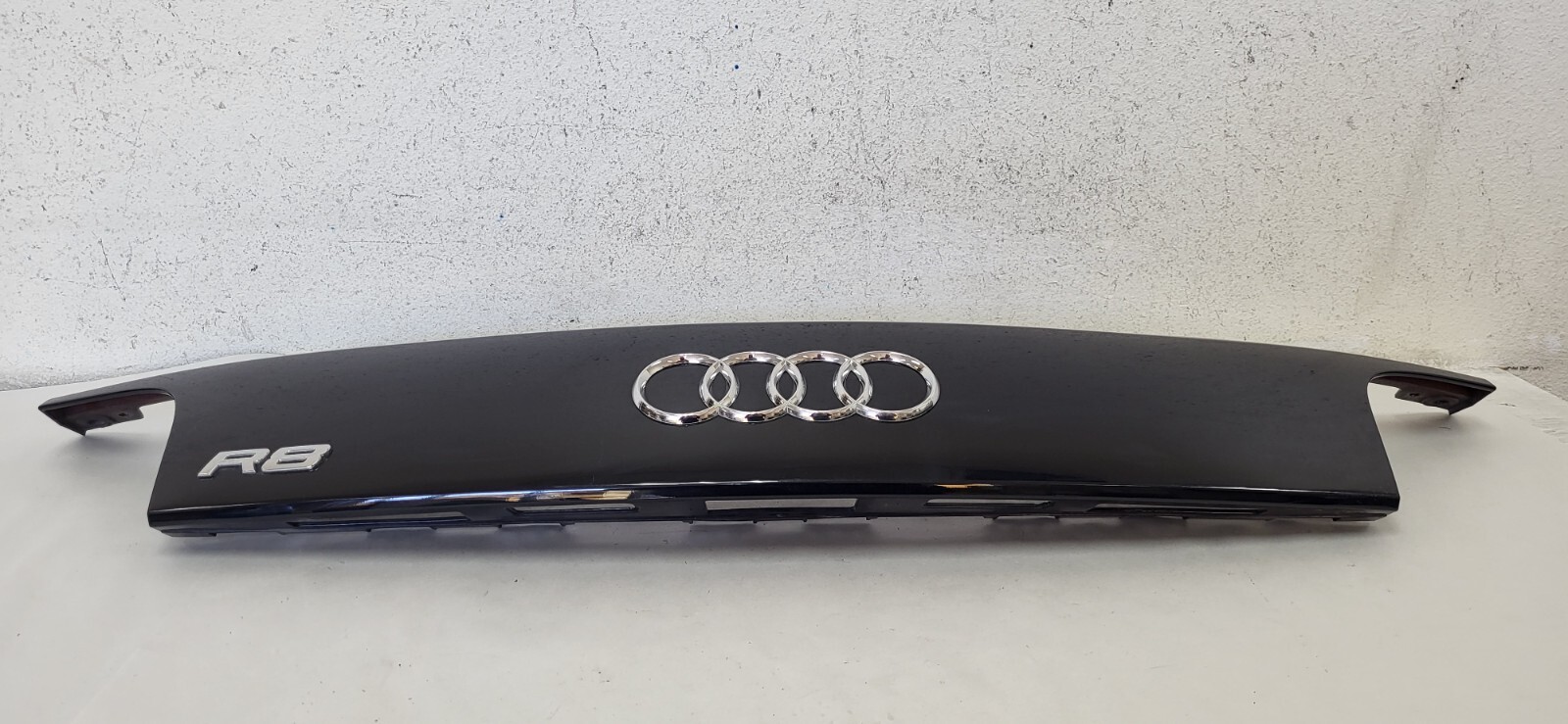 2010-2015 AUDI R8 REAR UPPER COVER OEM USED *DC488