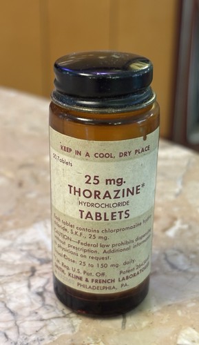 Vtg Old Empty Glass Medicine Bottle Thorazine Hydrochloride Smith Kline French