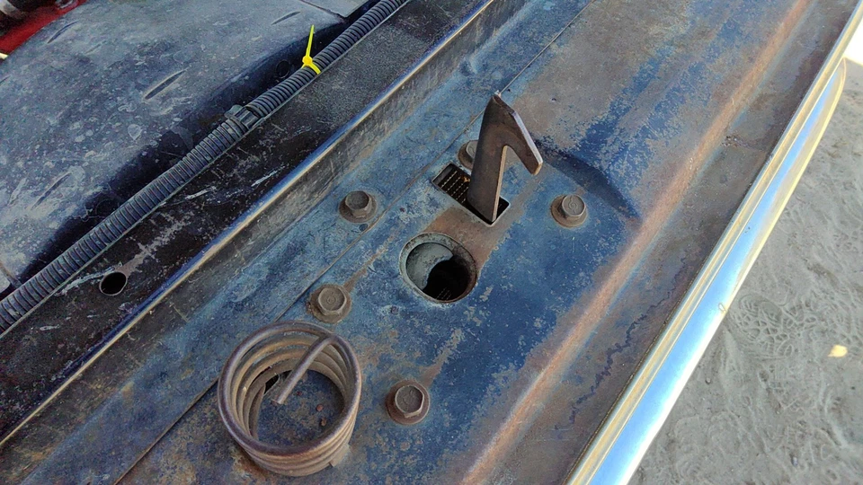 Silverado C10 1973-1980 conjunto de pestillo de capó con soporte OEM 14003002 Foto 3 de 3