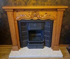 Pine Chunky Fire Surround Mantle Fireplace With Cast Iron Insert & Tiled Hearth.