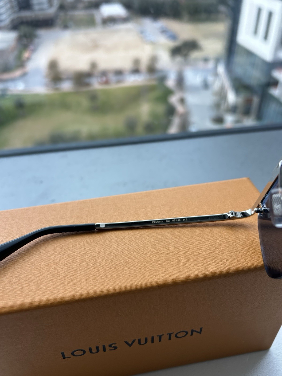 LV Super Vision Light Large Square Sunglasses - image 6