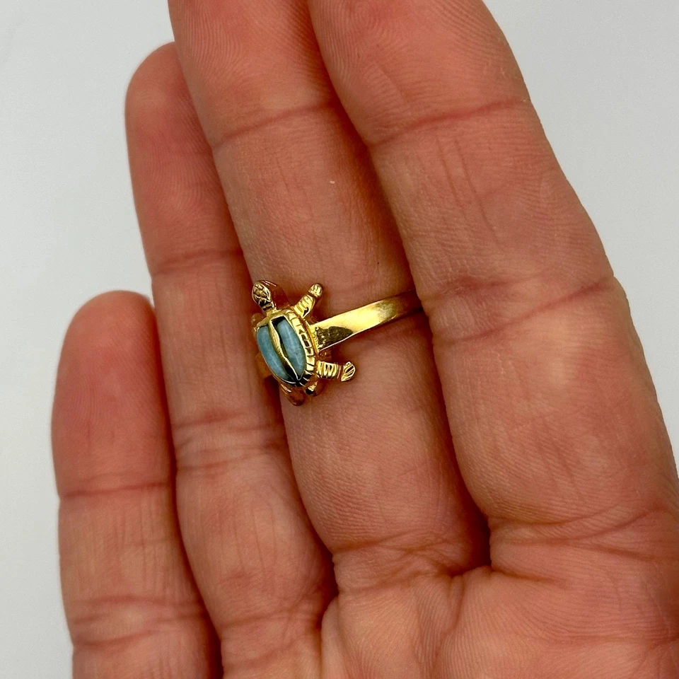 Delicado Anillo Larimar Lindo Tortuga Oro 18K Sobre Plata de Ley Talla 9 Piedra Azul Foto 2 de 4