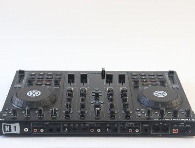 Native Instruments Traktor Kontrol S4 MK1 + 1 Jahr Gewährleistung