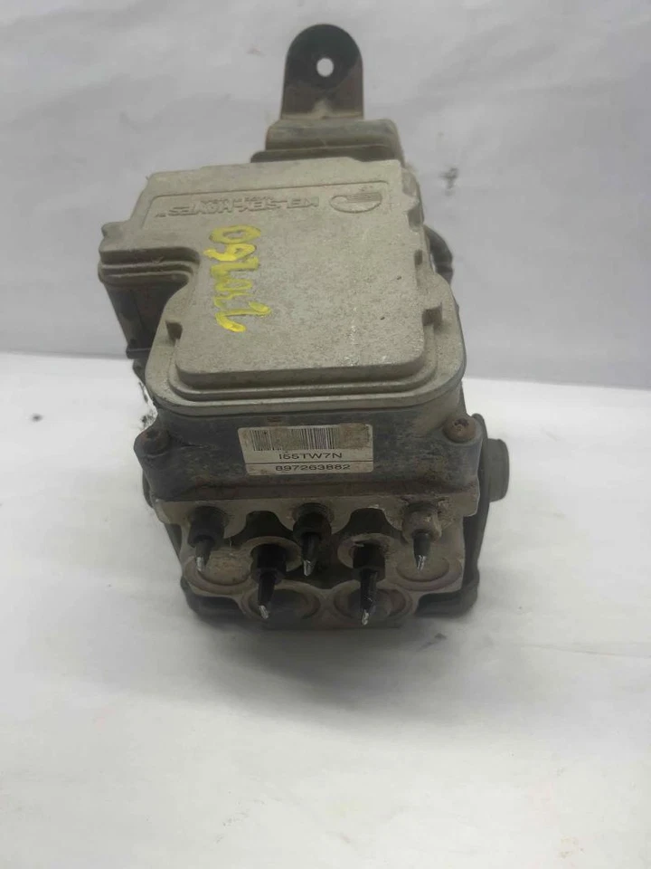 Anti-Lock Brake Part Modulator Assembly 4X4 Fits 1999 Honda PASSPORT - Image 2 of 4
